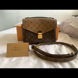 Louis Vuitton Pochette Métis in Reverse Monogram